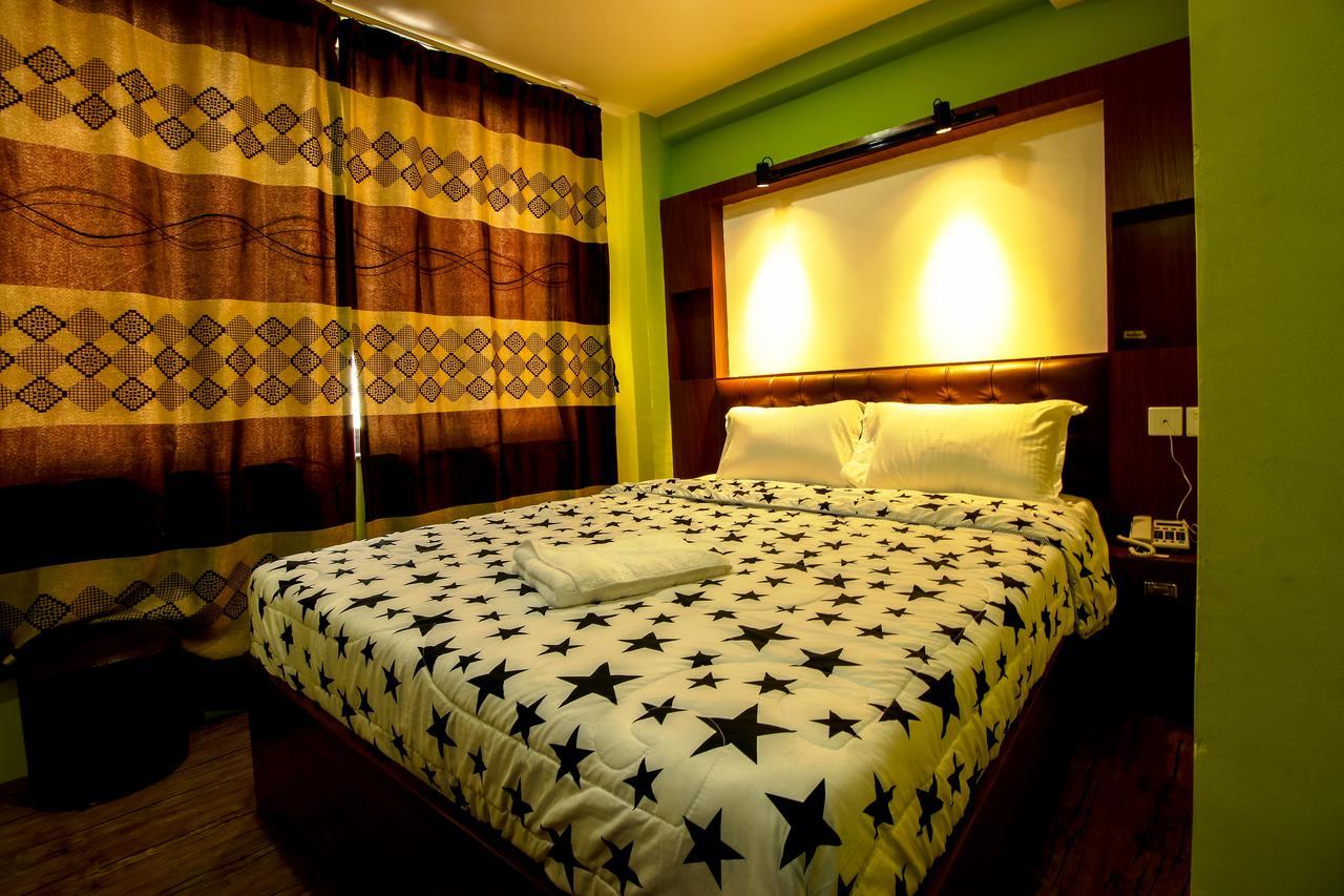 Everest Holiday Inn Kathmandu Exterior photo